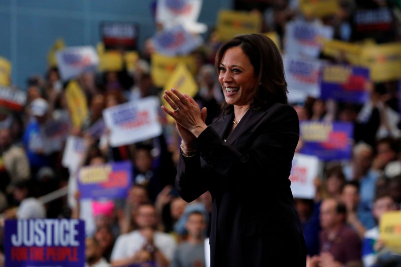 &copy; Reuters. IMAGEN DE ARCHIVO. La senadora estadounidense kamala Harris durante un evento por su campaña a nominación demócrata a la carrera presidencial 2020, en Los Ángeles, EEUU