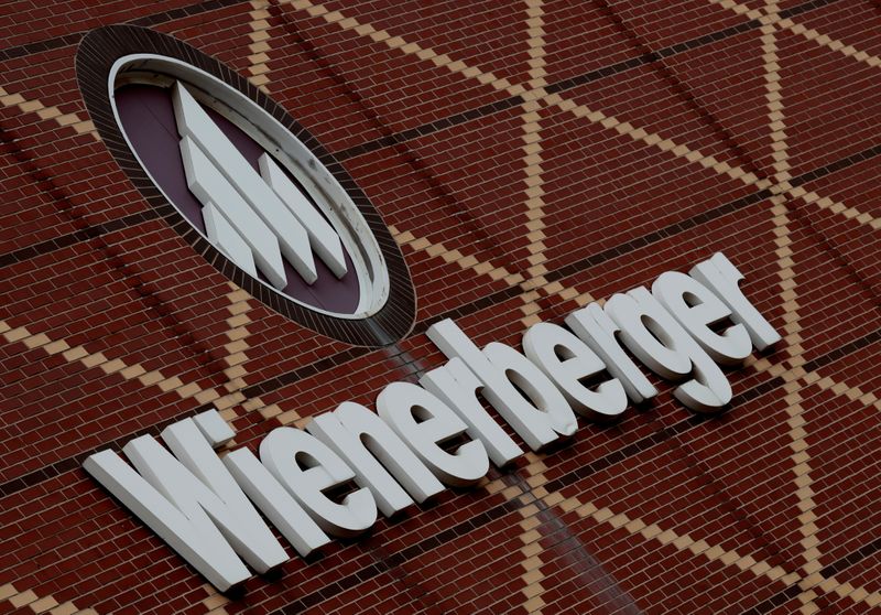 &copy; Reuters. The logo of Wienerberger, the world&apos;s biggest brick maker, is seen at its headquarters in Hennersdorf