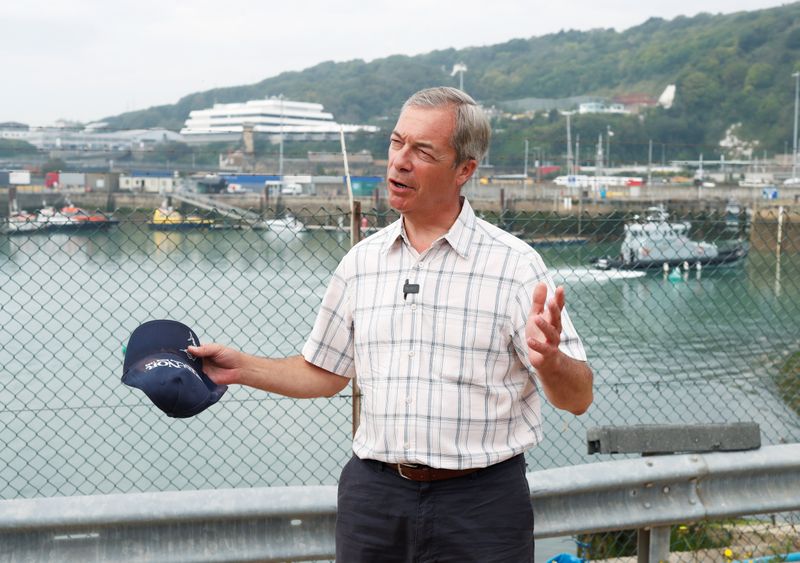 &copy; Reuters. British Brexit Party leader Nigel Farage speaks during a visit at Dover harbour, in Dover