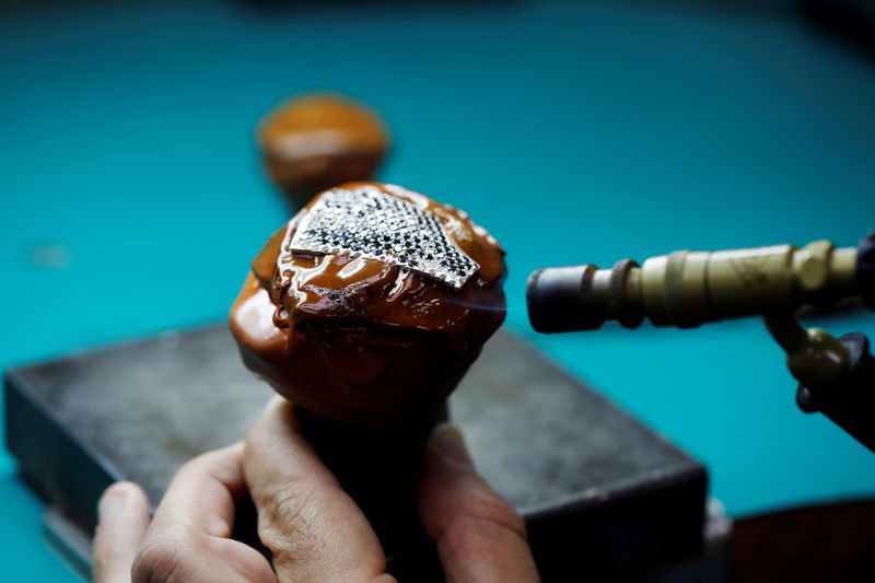 © Reuters. Custom-made, diamond encrusted gold coronavirus mask, being made in Israel