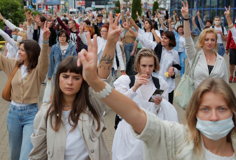 &copy; Reuters. Women take part in a demonstration against police violence in Minsk