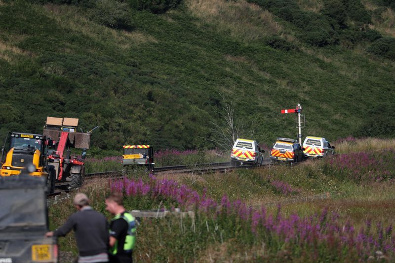 &copy; Reuters. 英スコットランドで旅客列車脱線、3人死亡　前夜は大雨