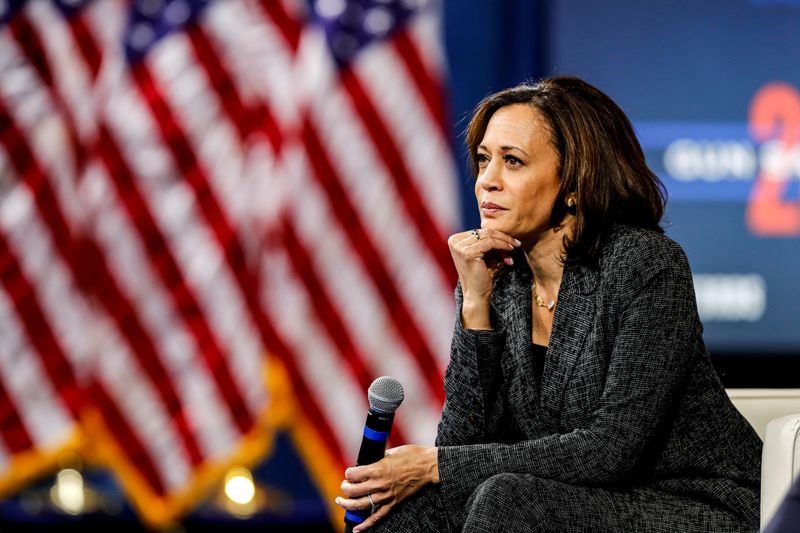 &copy; Reuters. FILE PHOTO: U.S. Sen. Kamala Harris listens to a question from the audience during a forum held by gun safety organizations the Giffords group and March For Our Lives in Las Vegas