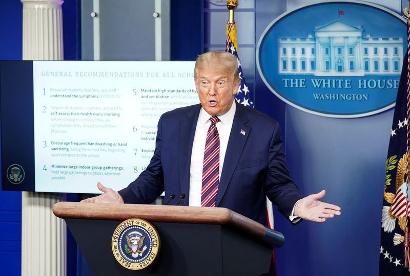 &copy; Reuters. U.S. President Trump holds coronavirus disease (COVID-19) pandemic response briefing at the White House in Washington