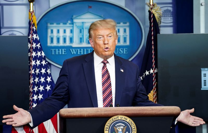 © Reuters. U.S. President Trump holds coronavirus disease (COVID-19) pandemic response briefing at the White House in Washington