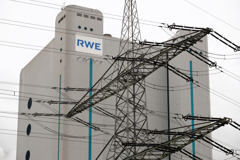 &copy; Reuters. Lignite-fired Niederaussem power plant of RWE, one of Europe&apos;s biggest utilities in Niederaussem near Cologne