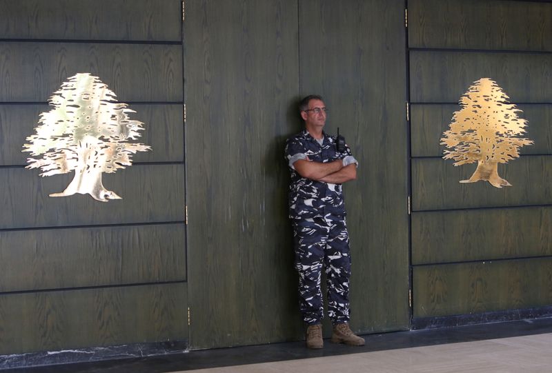 &copy; Reuters. Security officer stands guard outside UNESCO Palace in Beirut