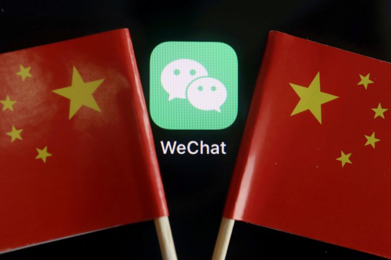 &copy; Reuters. FILE PHOTO: Illustration picture of Wechat app with China flags
