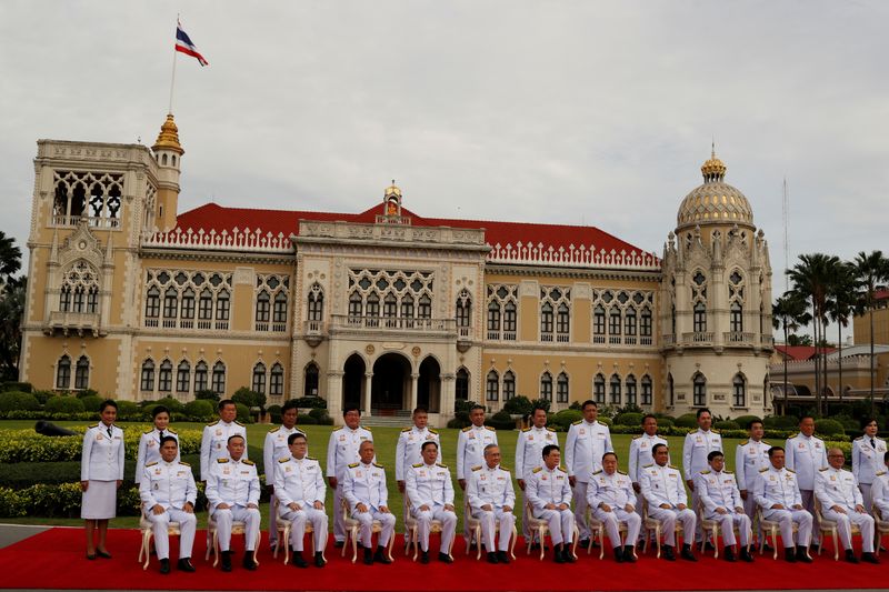 © Reuters. Thailand's Prime Minister Prayuth Chan-ocha and Deputy Prime Minister Prawit Wongsuwan attend a family photo session with new cabinet ministers at the Government House in Bangkok