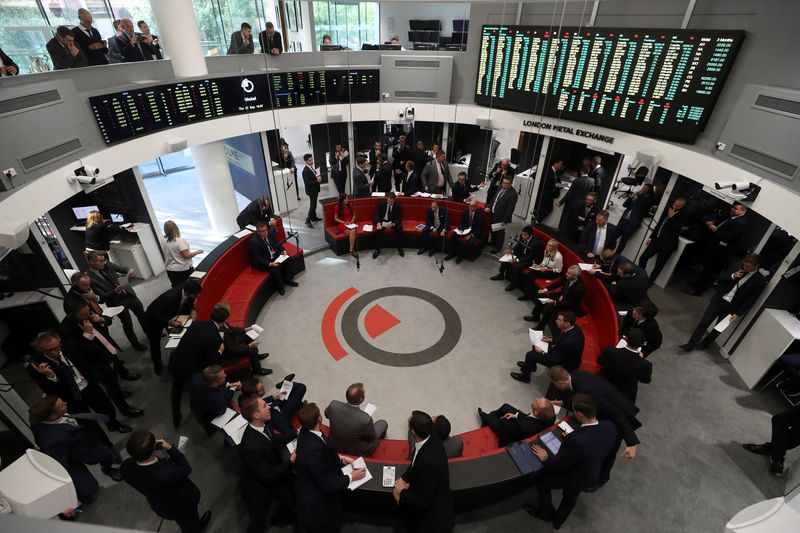 &copy; Reuters. FILE PHOTO:  Traders work on the floor of the London Metal Exchange, in London