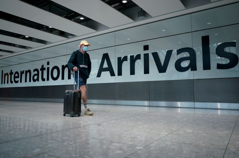 &copy; Reuters. FILE PHOTO: UK airports following new quarantine rules