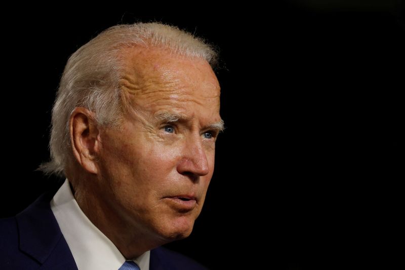 © Reuters. Democratic presidential candidate Biden and vice presidential candidate Harris hold first joint campaign appearance as a ticket in Wilmington, Delaware