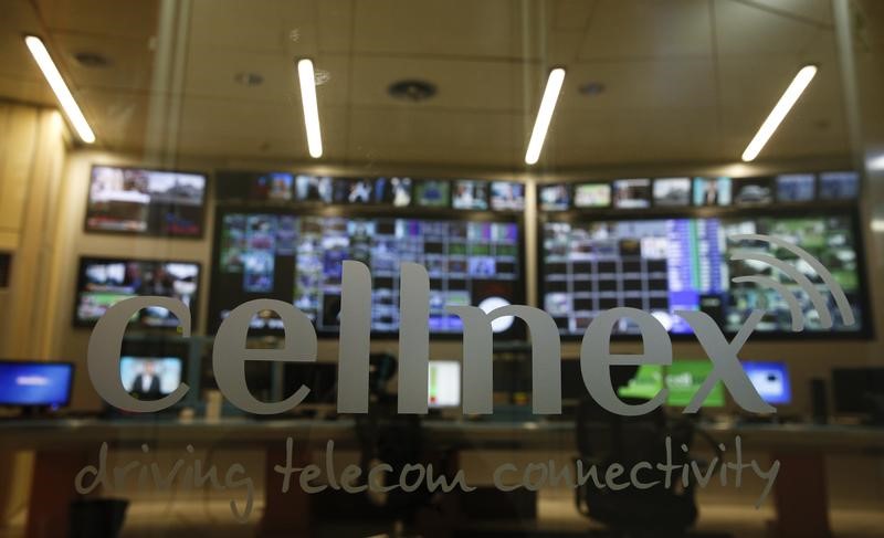 &copy; Reuters. FOTO DE ARCHIVO con el logo de Cellnex en Madrid