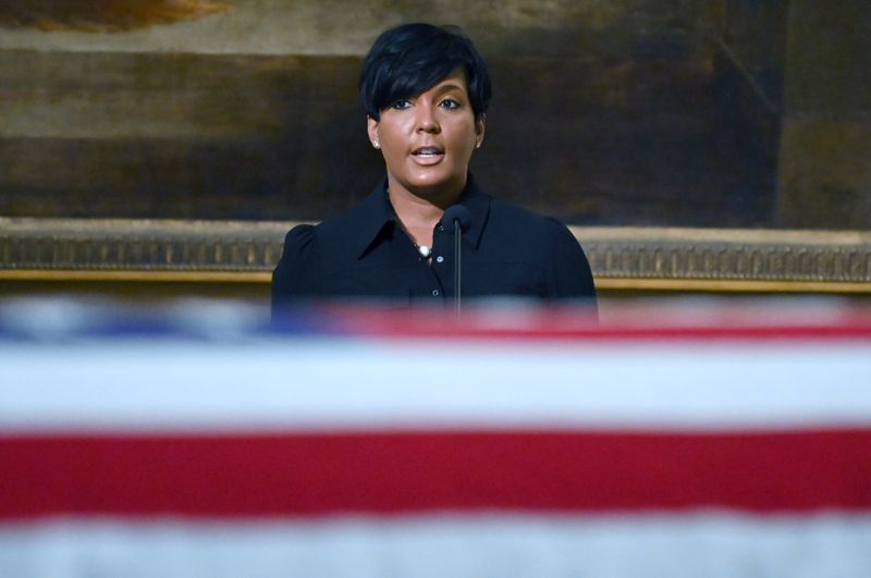 &copy; Reuters. Atlanta Mayor Keisha Lance Bottoms speaks as Congressman John Lewis lies in state in the Georgia Capitol Rotunda