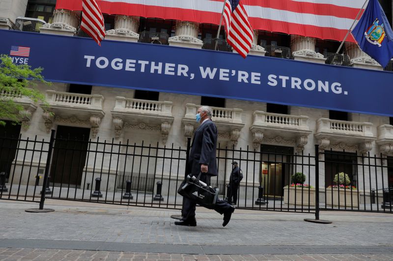 © Reuters. WALL STREET FINIT EN ORDRE DISPERSÉ