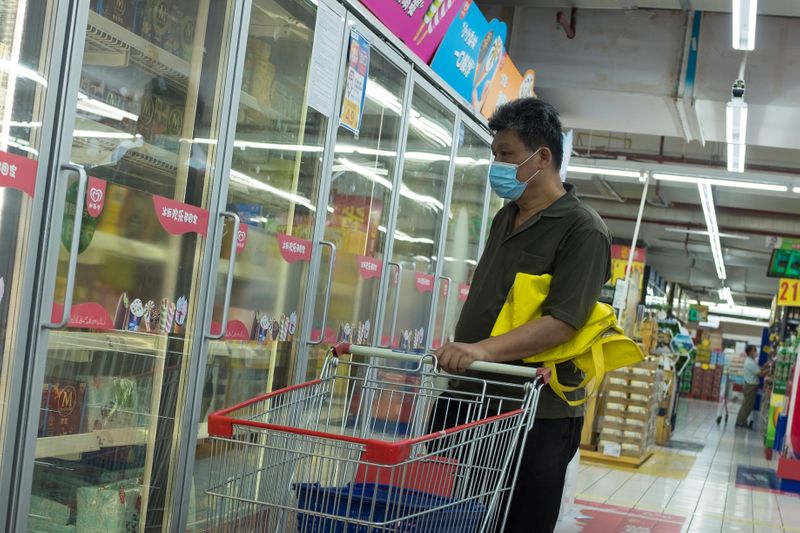 &copy; Reuters. A man looks at frozen food products in a supermarket in Beijing