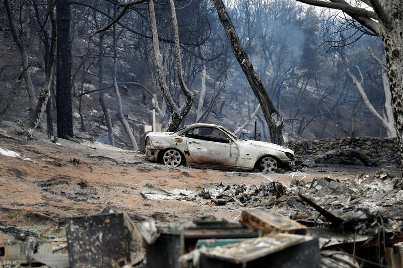 &copy; Reuters. ロサンゼルス近郊で山火事発生、500世帯が避難