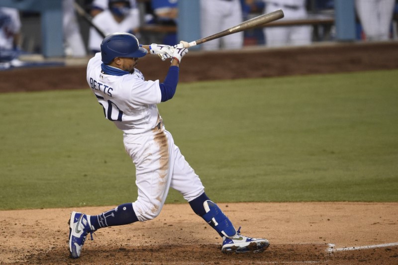 © Reuters. MLB: San Diego Padres at Los Angeles Dodgers