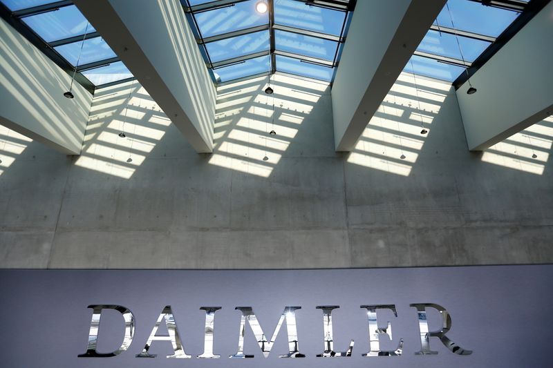 &copy; Reuters. DAIMLER EST À SUIVRE À FRANCFORT