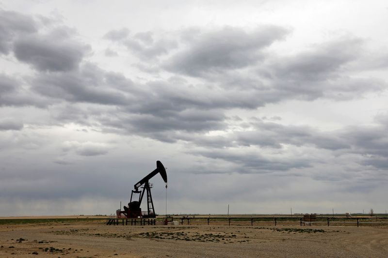 Цены на нефть в плюсе на фоне надежд на восстановление спроса
