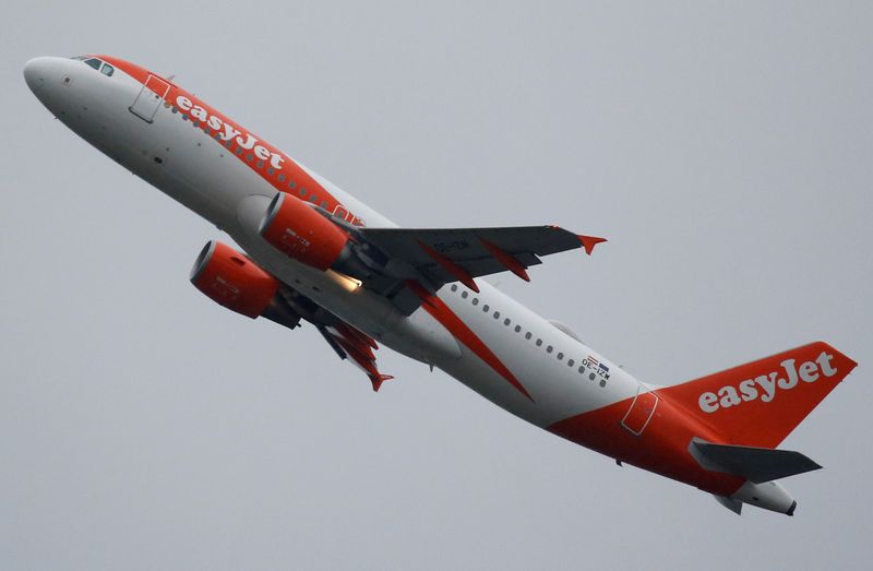 © Reuters. FILE PHOTO: An EasyJet  Airbus A320 is pictured at the aircraft builder's headquarters of Airbus in Colomiers near Toulouse