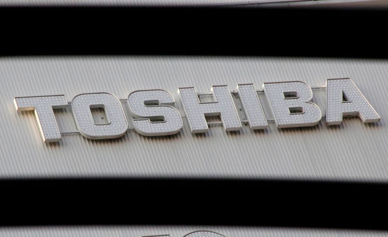 &copy; Reuters. FILE PHOTO: Logo of Toshiba Corp is seen outside an electronics retail store in Tokyo
