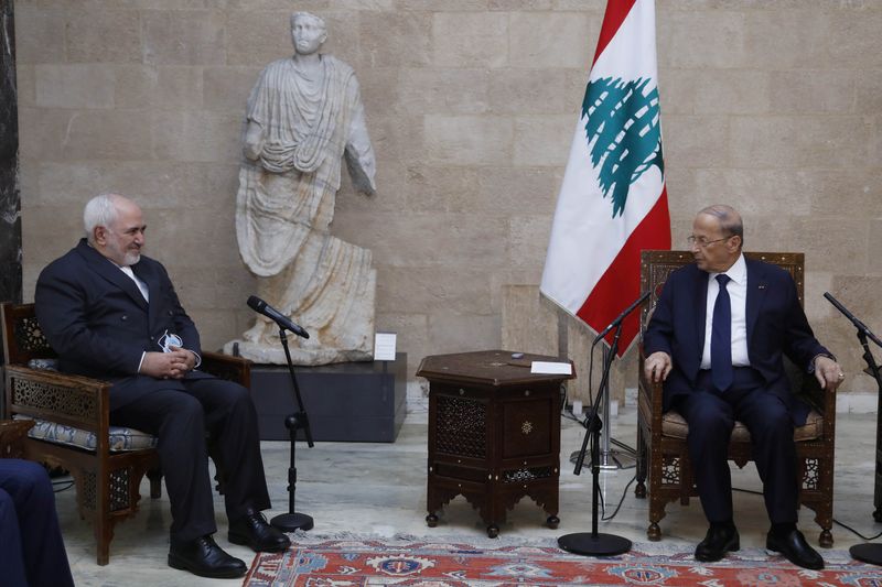 © Reuters. Lebanon's President Aoun meets with Iran's Foreign Minister Zarif at the presidential palace in Baabda