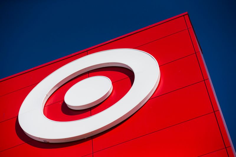 © Reuters. FILE PHOTO:  A Target logo is seen during the going-out-of-business sale at Target Canada in Toronto