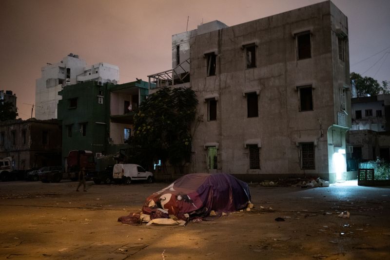 &copy; Reuters. The Wider Image: &apos;We lost everything:&apos; Grieving Beirut neighbourhood struggles to rebuild