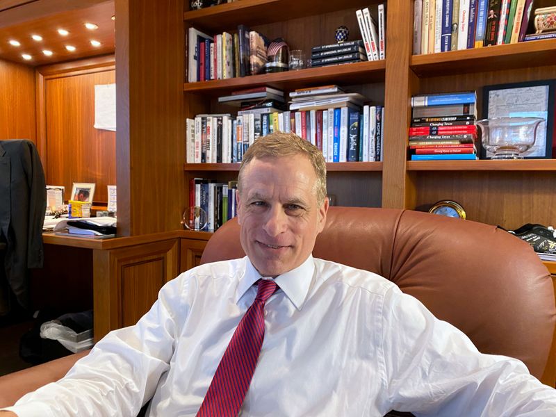 &copy; Reuters. FILE PHOTO: Dallas Federal Reserve Bank President Robert Kaplan speaks during an interview in his office at the bank&apos;s headquarters in Dallas