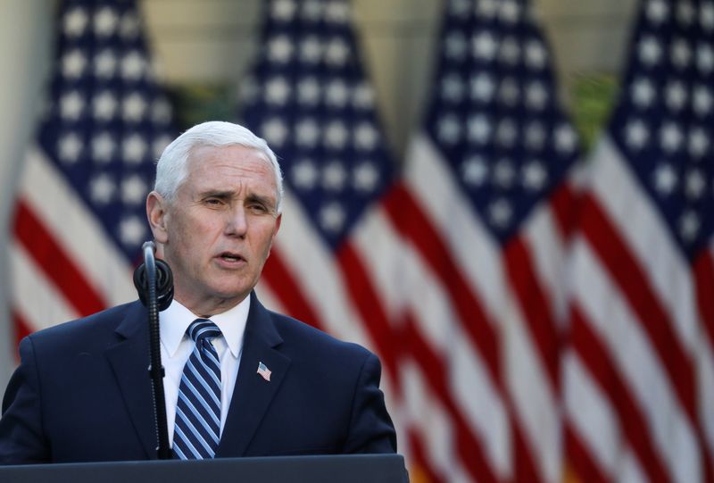 &copy; Reuters. Foto de archivo. El vicepresidente de Estados Unidos, Mike Pence, habla en una sesión informativa diaria sobre coronavirus en la Casa Blanca, en Washington