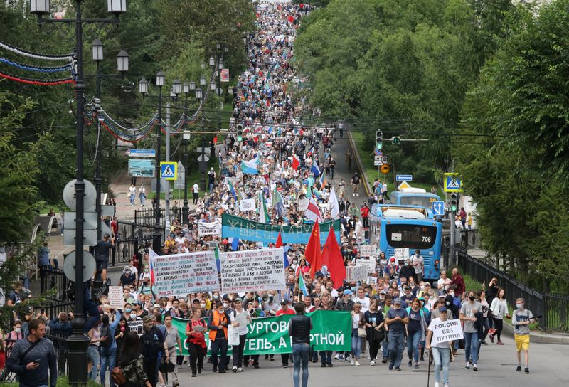 &copy; Reuters. People take part in a rally in support of former regional governor Sergei Furgal in Khabarovsk