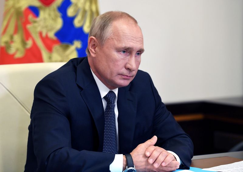 © Reuters. بوتين ولوكاشينكو يقولان مشكلات روسيا البيضاء ستُحل قريبا