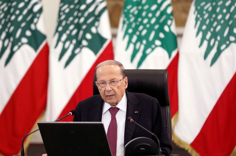 © Reuters. FILE PHOTO: Lebanon's President Michel Aoun delivers a speech at the presidential palace in Baabda