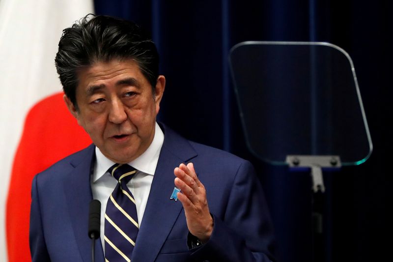 © Reuters. FILE PHOTO - Japan's PM Abe holds news conference on coronavirus disease (COVID-19) in Japan