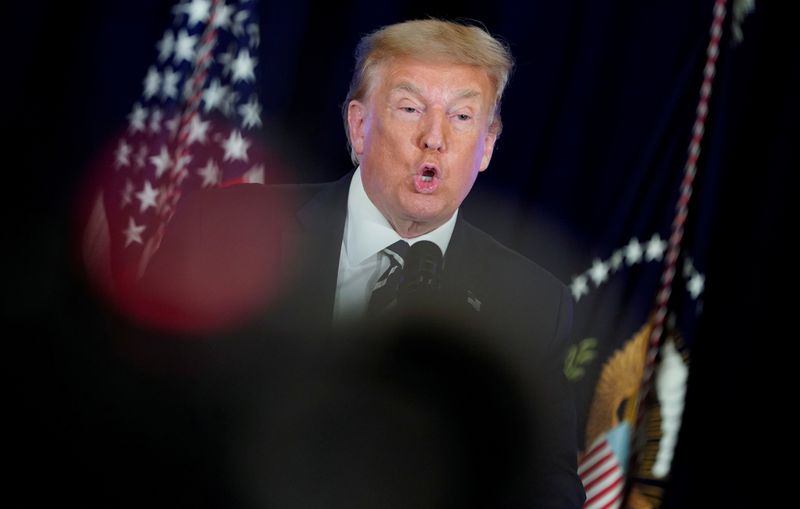 © Reuters. FILE PHOTO: U.S. President Trump holds a news conference at his golf resort in Bedminster, New Jersey