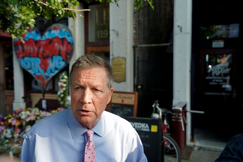 &copy; Reuters. FILE PHOTO: Former Ohio Governor John Kasich speaks to the media gathered in front of Ned Peppers Bar, the site of Sunday morning&apos;s mass shooting in Dayton