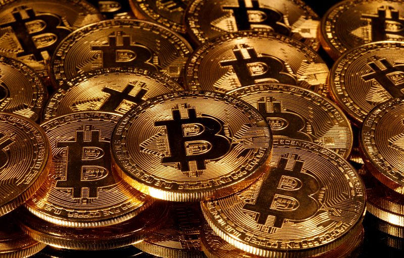 &copy; Reuters. FILE PHOTO: Representations of virtual currency Bitcoin are seen in this picture illustration taken