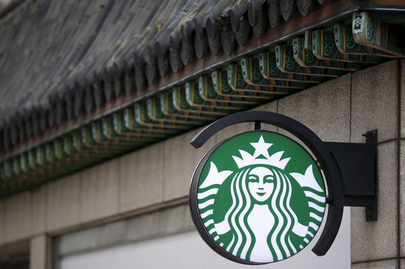 &copy; Reuters. A Starbucks logo is seen at a Starbucks coffee shop in Seoul