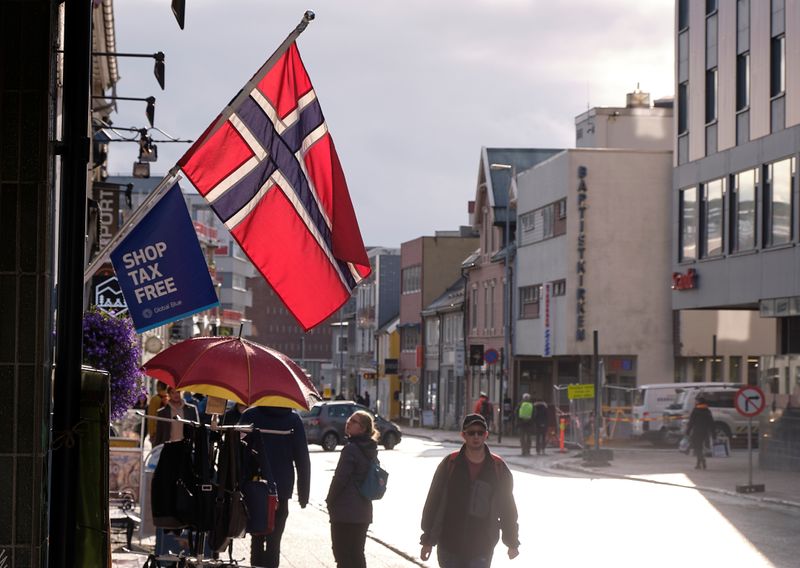 &copy; Reuters. Норвежский флаг в Тромсе