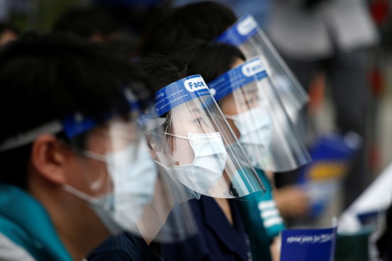 &copy; Reuters. Medical residents and doctors attend 24-hour strike amid COVID-19 pandemic in Seoul