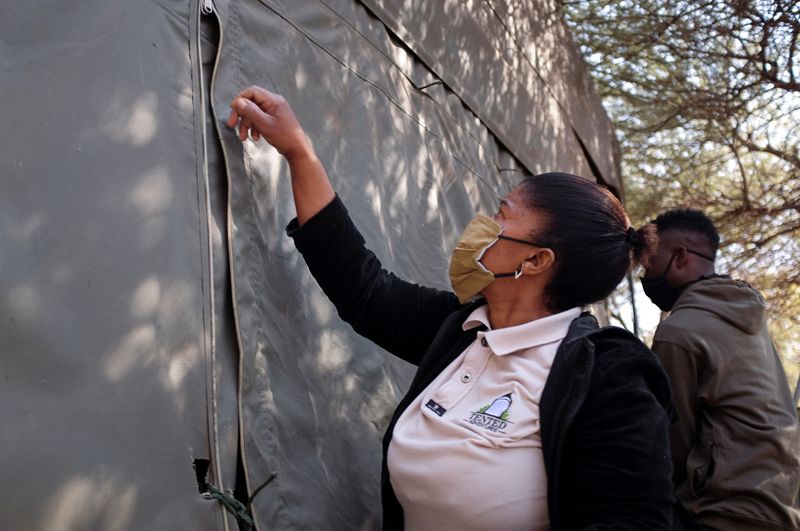 &copy; Reuters. Workers check tents  at a safari camp during the coronavirus disease (COVID-19) outbreak in Pilanesberg National Park