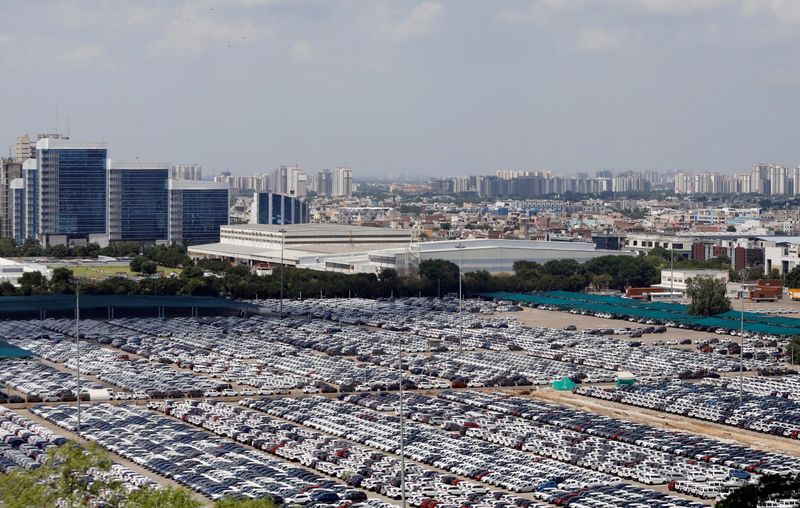 &copy; Reuters. FILE PHOTO: Cars are seen parked at Maruti Suzuki&apos;s plant at Manesar
