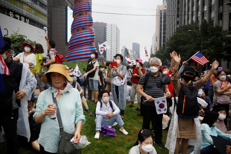 &copy; Reuters. Manifestantes protestam contra governo sul-coreano em Seul