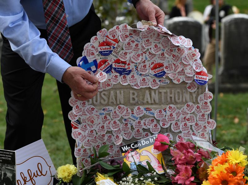 © Reuters. FILE PHOTO: The grave of women?s suffrage leader Susan B. Anthony is covered with 