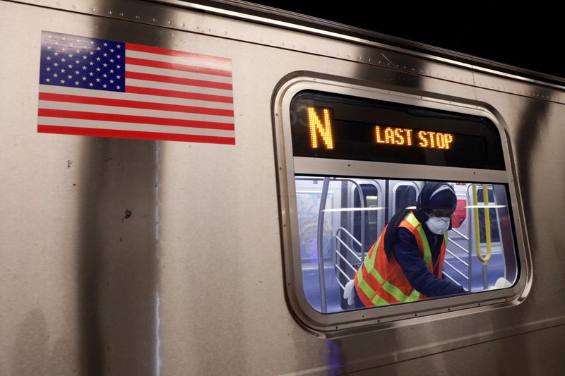 &copy; Reuters. FILE PHOTO: The New York City MTA Subway closes overnight for cleaning during the outbreak of the coronavirus disease (COVID-19) in Brooklyn, New York City