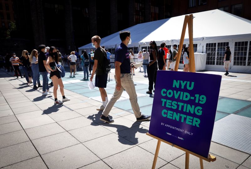 &copy; Reuters. Centro de testagem para alunos e funcionários da NYU