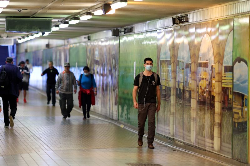 &copy; Reuters. People walk through a tunnel in the city centre in Sydney