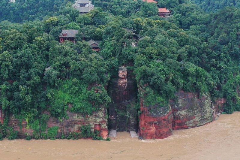 &copy; Reuters. Floodwater reaches the Leshan Giant Buddha&apos;s feet following heavy rainfall, in Leshan, Sichuan