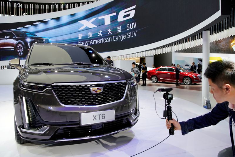 © Reuters. FILE PHOTO: New Cadillac XT6 SUV of GM is presented during the media day for Shanghai auto show